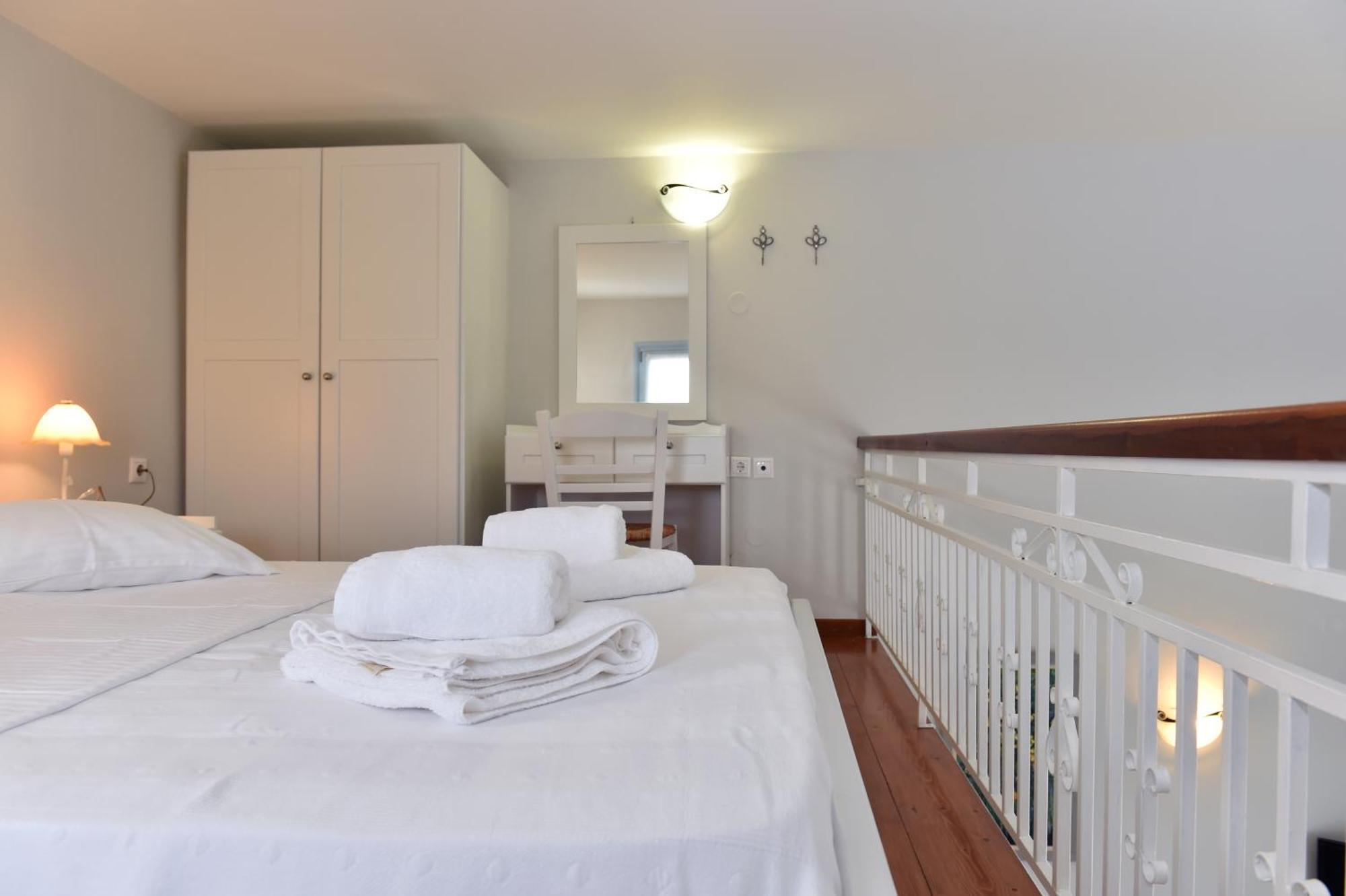 Tonia Apartments Paros Chrisi Akti  Eksteriør billede