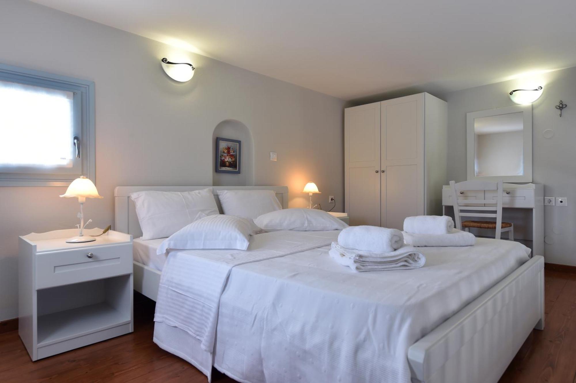Tonia Apartments Paros Chrisi Akti  Eksteriør billede